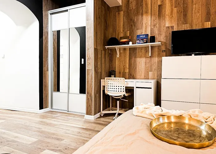 Walk 50m To Market Square & Rynek! Stylish 1br, Kitchen *