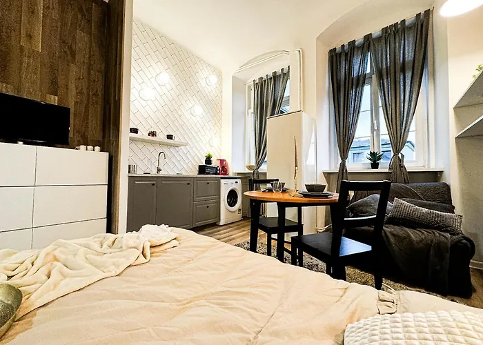 Walk 50m To Market Square & Rynek! Stylish 1br, Kitchen